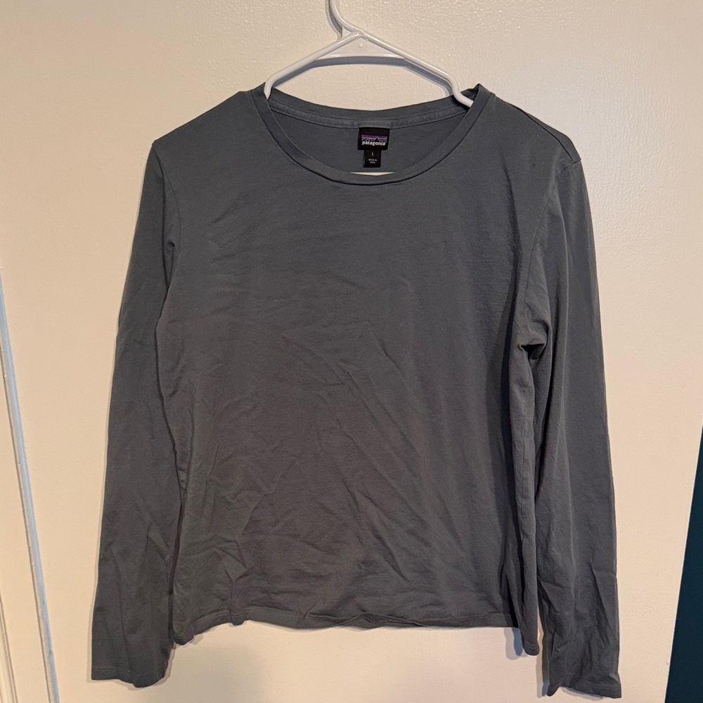 Patagonia Slate Blue/Gray Long Sleeve Tee - super soft